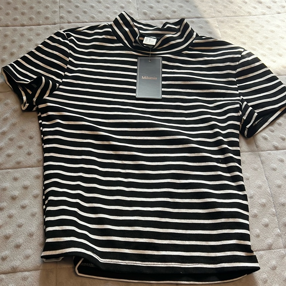 Cropped black and white striped t-shirt from Milumia